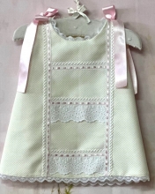 VESTIDO trapecio PIQUE CREMA DETALLES ROSA | VE24-43